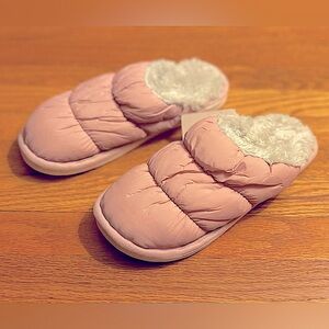 Fadivo NY Pink Puffer Slippers - Sz M (7.5 - 8)